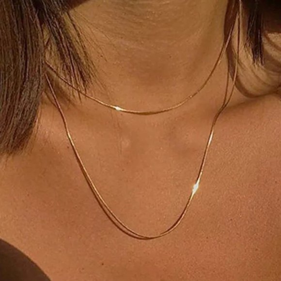 ***NOWT *18K Gold Thin Snake Chain Necklace - Picture 3 of 4